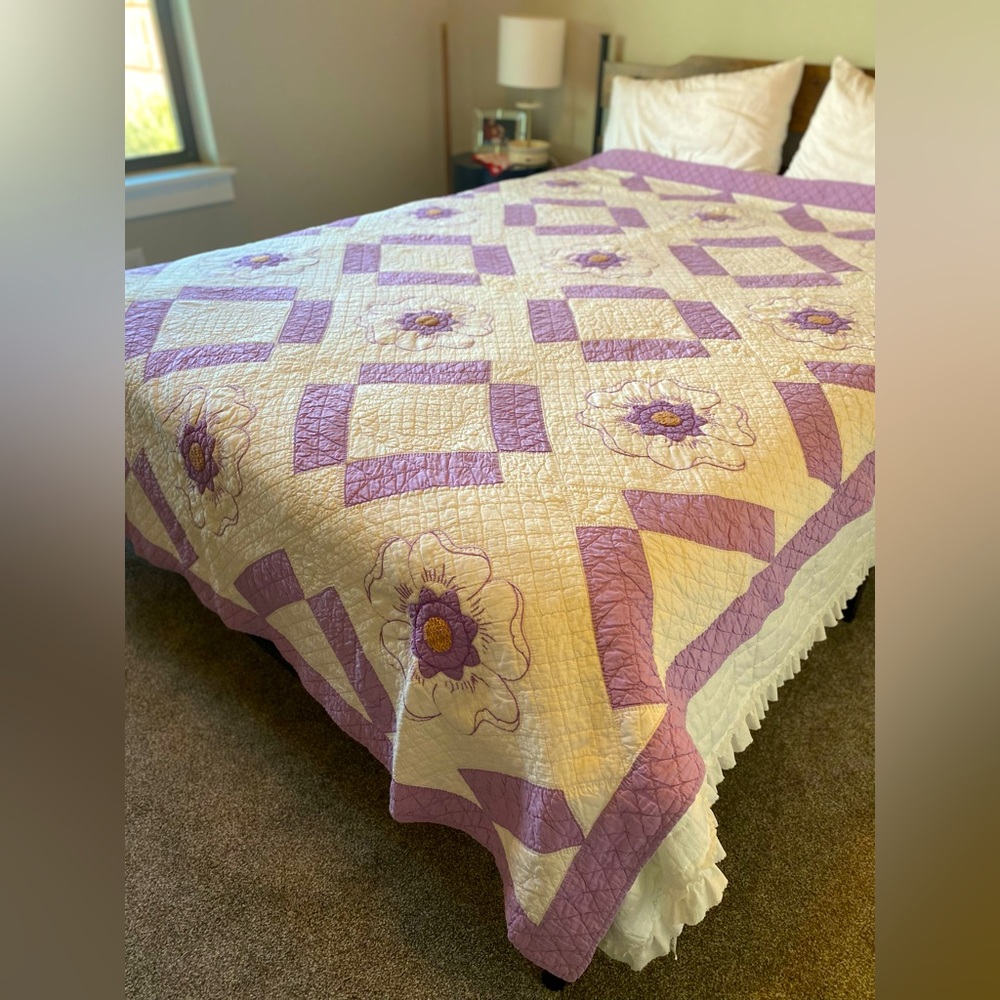 Handmade Lavender Quilt with large Flowers! 74”/92”
